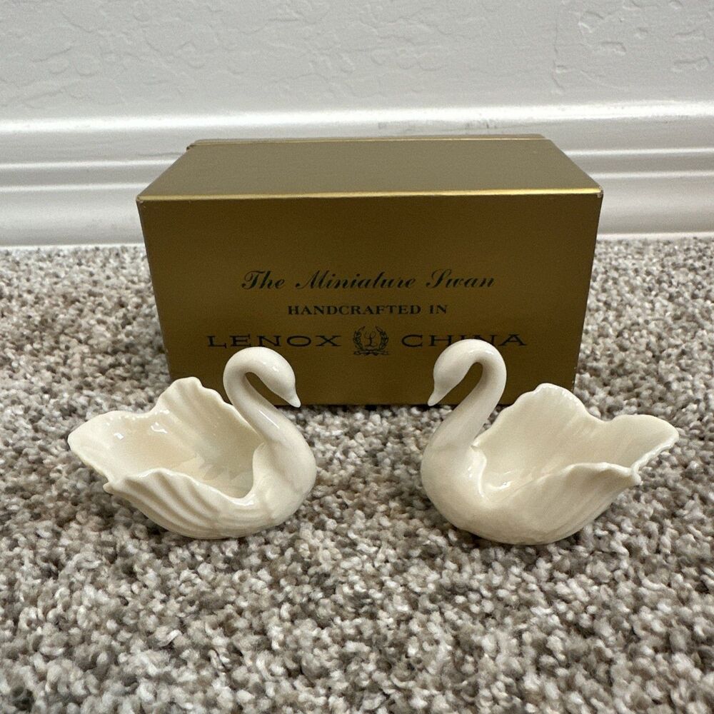Lenox White Swan Miniature 2 Inch Card Place Holder Cake Topper Made In USA